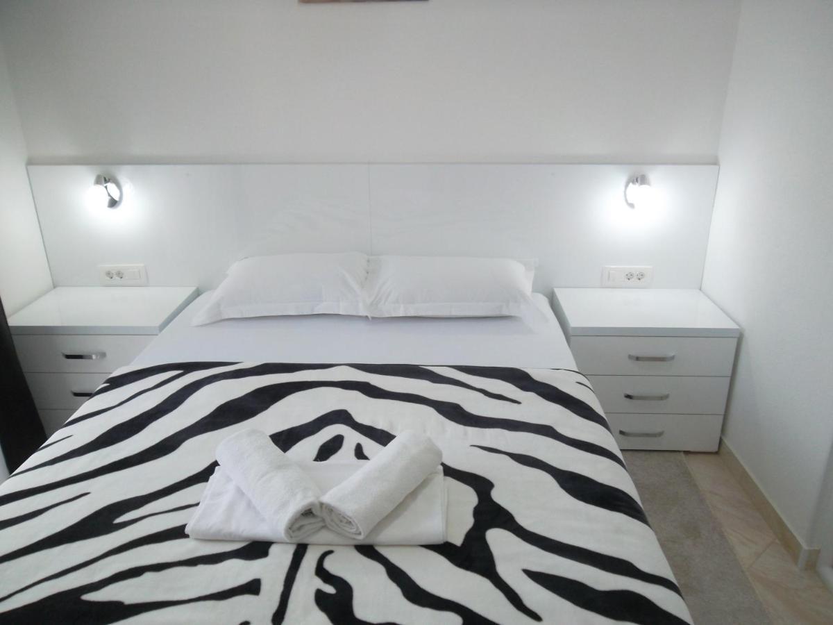Guest House 4M Petrovac Bagian luar foto