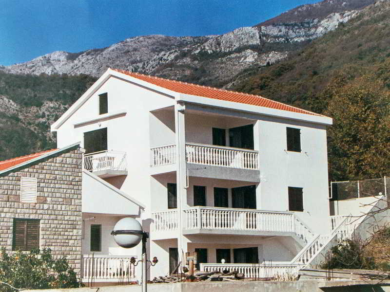 Guest House 4M Petrovac Bagian luar foto