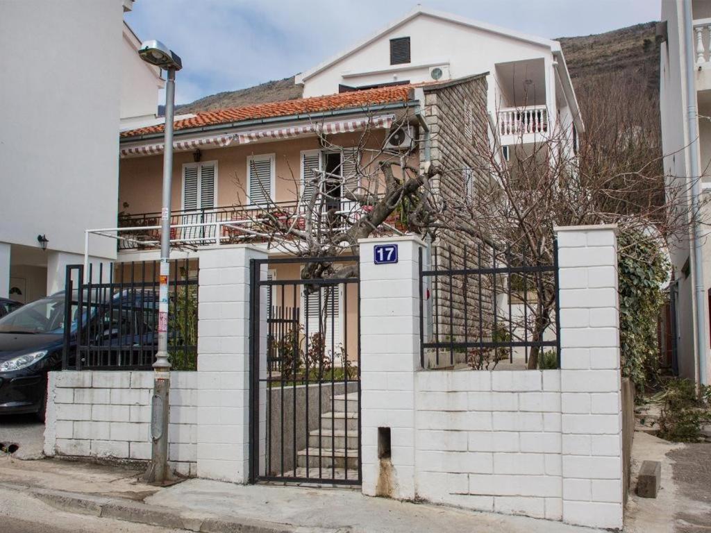 Guest House 4M Petrovac Bagian luar foto
