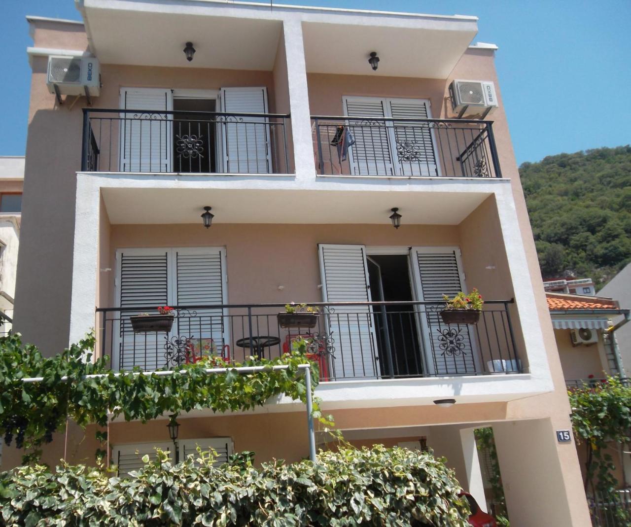 Guest House 4M Petrovac Bagian luar foto
